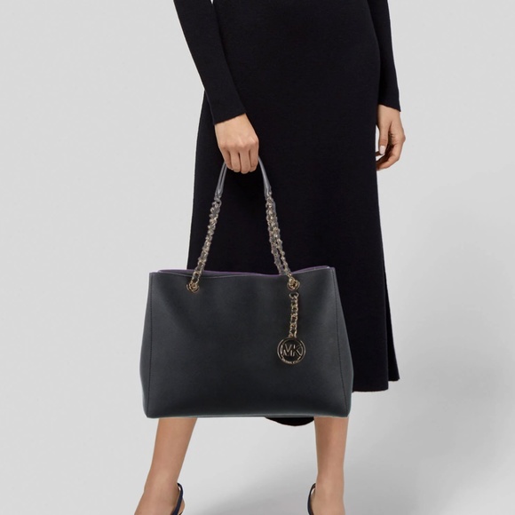 Authentic MICHAEL KORS Leather Shoulder Bag - Picture 2 of 6